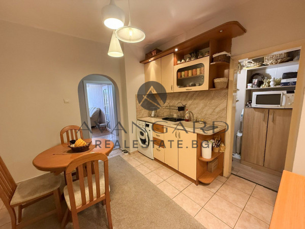 ТРИСТАЕН ОБЗАВЕДЕН С ЧЕТИРИ ОТДЕЛНИ СТАИ! КЮЧУК ПАРИЖ!