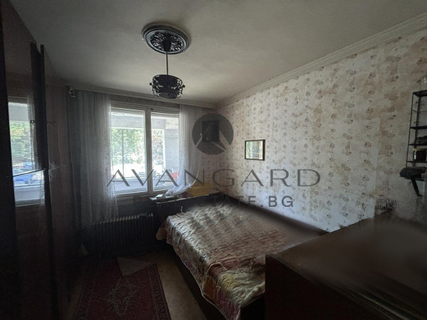 One -bedroom with three separate rooms / Karshiyaka