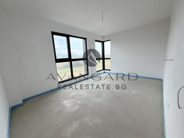 ДВУЕТАЖНА КЪЩА С ДВОЕН ГАРАЖ  ПРЕД АКТ 16