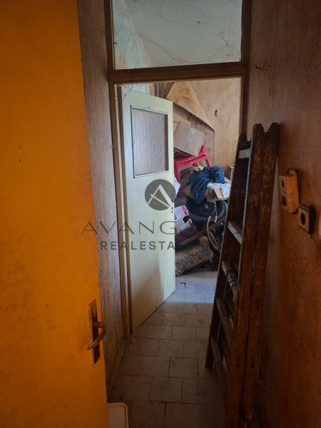 Двустаен с три отделни стаи  до Събота пазара