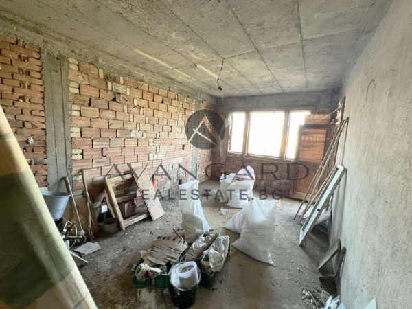 DETACHED HOUSE WITH YARD / Skutare village