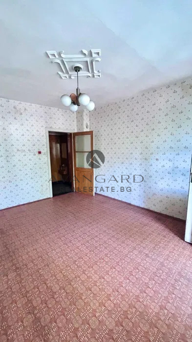 Spacious two -bedroom / top location / VMI