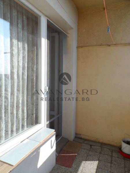 Тристаен Апартамент / Изгрев