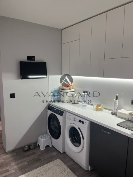 Обзаведен двустаен гимн. Васил Коларов