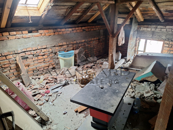 Етаж от Къща с гараж / Захарна Фабрика