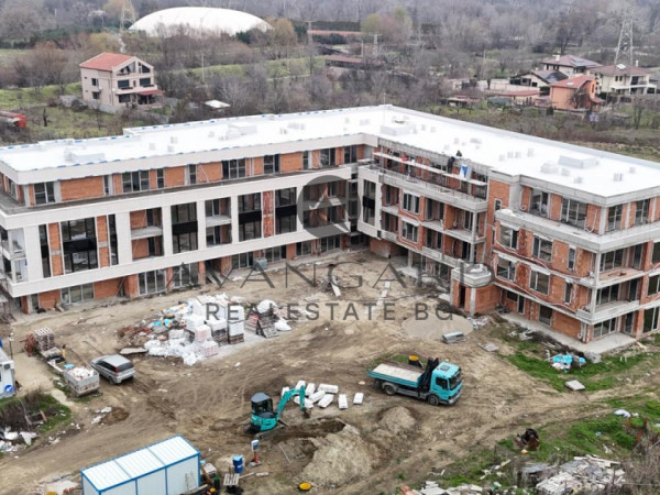 Three-room apartment with yard / Rowing base