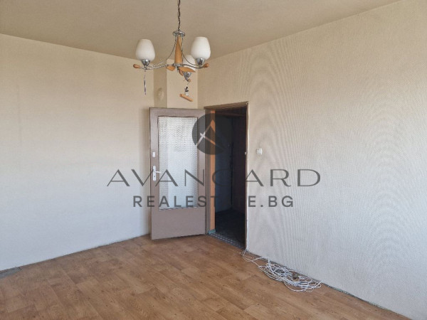 ДВУСТАЕН РЕАЛНА КВАДРАТУРА! ТРИ ОТДЕЛНИ СТАИ!!