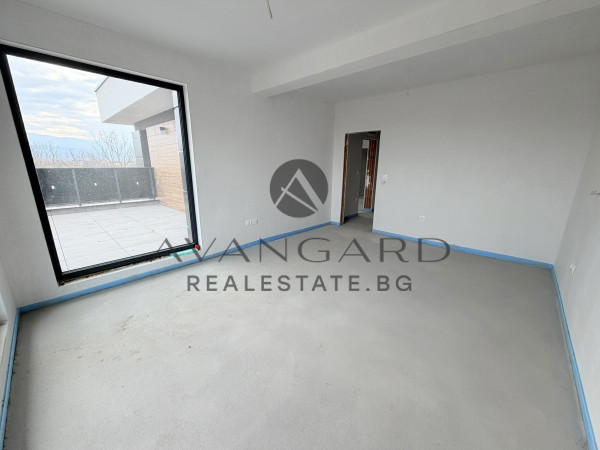 ДВУЕТАЖНА КЪЩА С ДВОЕН ГАРАЖ  ПРЕД АКТ 16