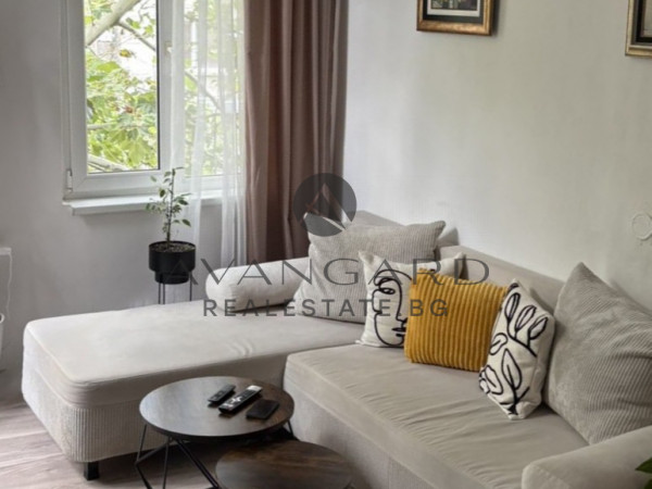 Spacious floor of house / real square footage / top location