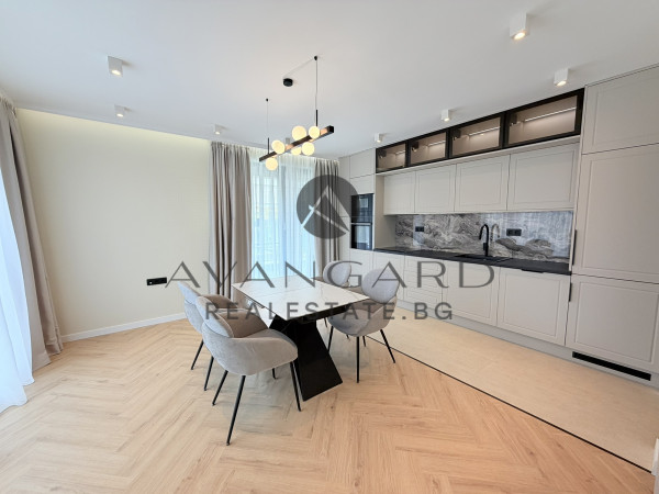 ЛУКСОЗЕН ДВУСТАЕН С ДВОРНА ВЕРАНДА !