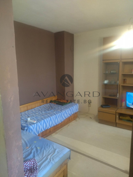 One -bedroom apartment with real square footage/ Kyuchuk Paris