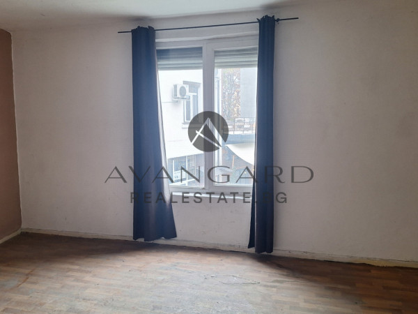 DETACHED HOUSE / TRAP