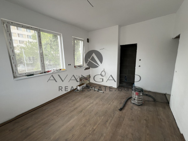 Four separate rooms / Smyrna
