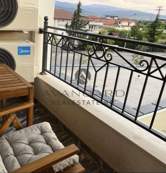 ДВУСТАЕН ОБЗАВЕДЕН АПАРТАМЕНТ С ГАРАЖ В  ОСТРОМИЛА!