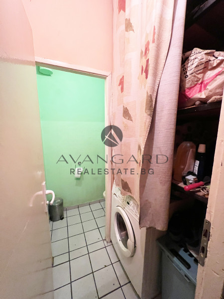 Тристаен апартамент до ПОЛИКЛИНИКАТА