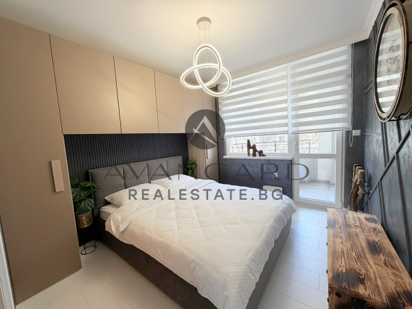 ЛУКСОЗЕН ТРИСТАЕН В МАЛКА СГРАДА !