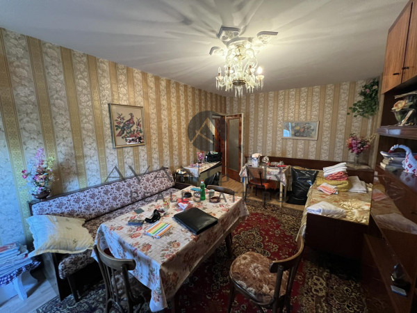 ТРИ ОТДЕЛНИ СТАИ / СМИРНЕНСКИ