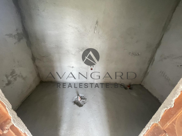 DETACHED HOUSE WITH YARD in the village of ZLATITRAP