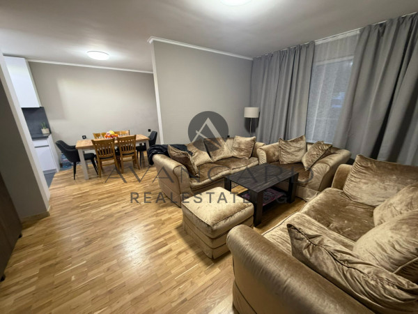 Четиристаен апартамент Център Изток