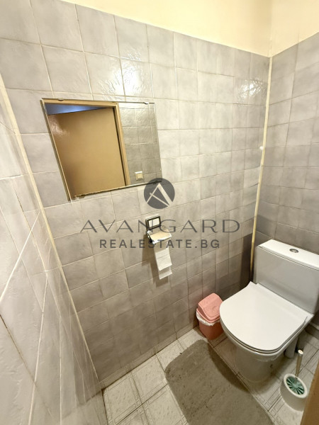 Тристаен РЕАЛНА КВАДРАТУРА ПОЩАТА