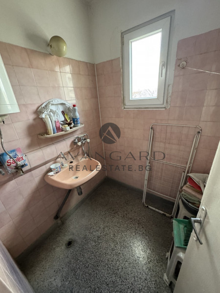 ТРИСТАЕН РЕАЛНА КВАДРАТУРА  !!! КЮЧУК ПАРИЖ !!!