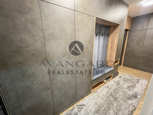 LUXURIOUSLY FURNISHED MULTI-ROOM APARTMENT