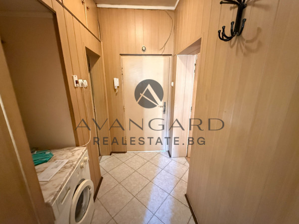 ДВУСТАЕН АПАРТАМЕНТ С ТРИ ОТДЕЛНИ СТАИ ДО ВСИ