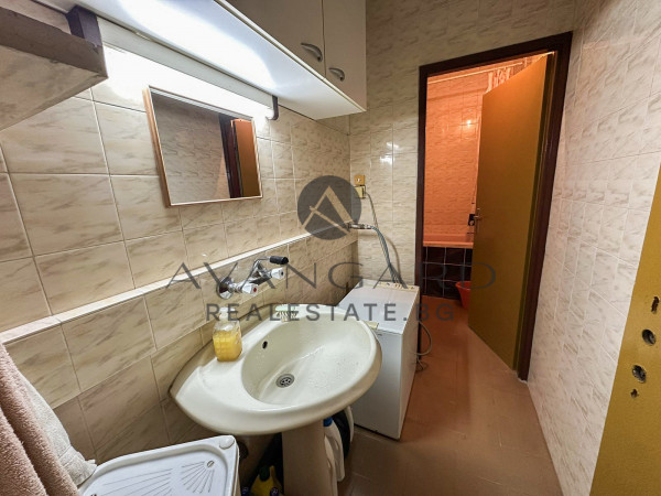 ПРОСТОРЕН ТРИСТАЕН С ЧЕТИРИ ОТДЕЛНИ ПОМЕЩЕНИЯ / РЕАЛНА КВАДРАТУРА / ЮЖНО ИЗЛОЖЕНИЕ / ЦЕНТЪР