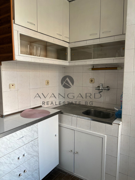 Обзаведен тристаен Кючук Париж