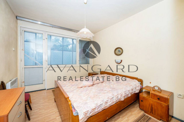 THREE-ROOM APARTMENT WITH REAL SQUARE AREA IN A TOP LOCATION IN KAMENITSA 1!!!