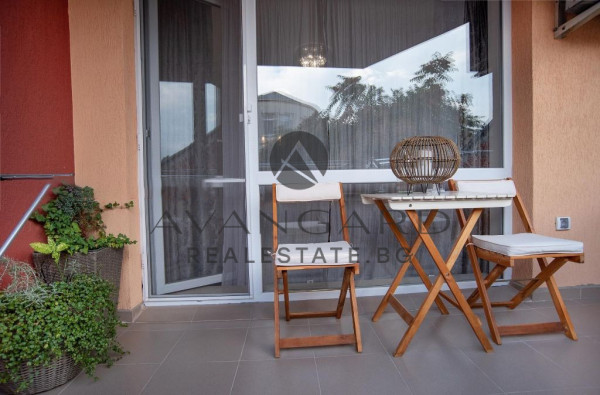 One -bedroom luxury furnished! Center!
