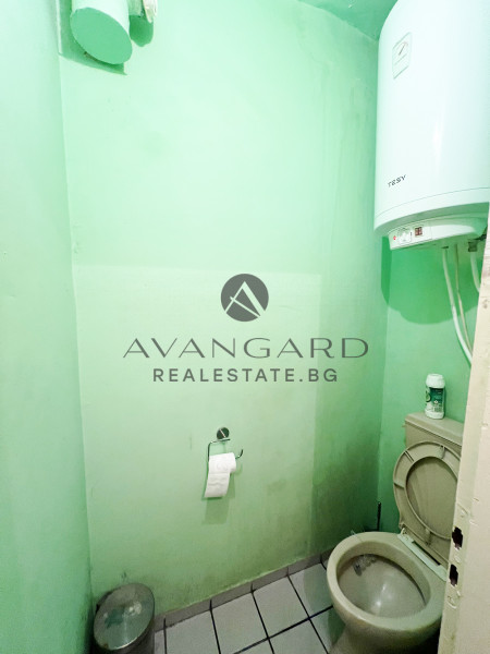 Тристаен апартамент до ПОЛИКЛИНИКАТА