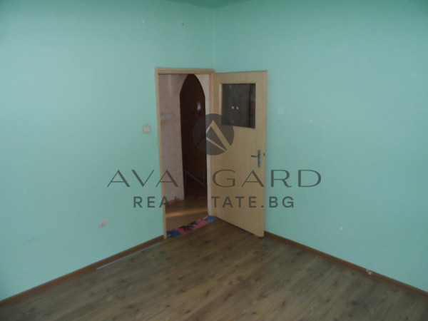 Тристаен Апартамент / Изгрев