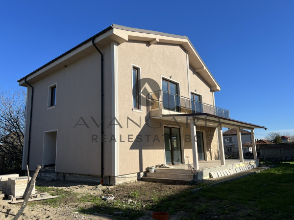 Самостоятелна двуетажна къща с акт 16 в Крумово