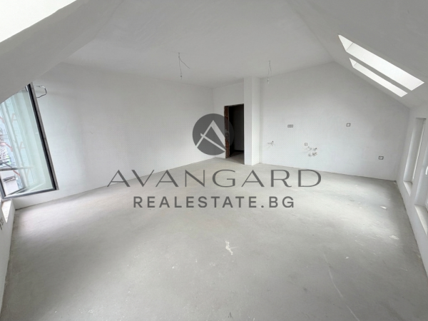 Тристаен с акт 14 в малка сграда