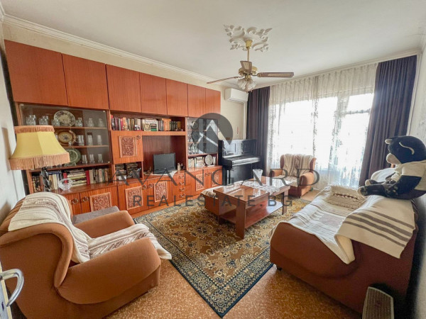 Тристаен с четири отделни стаи до Белите Брези