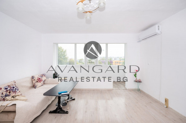 Двустаен м-н Слънчеви лъчи