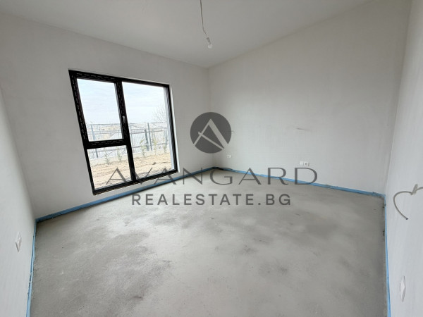 ДВУЕТАЖНА КЪЩА С ДВОЕН ГАРАЖ  ПРЕД АКТ 16