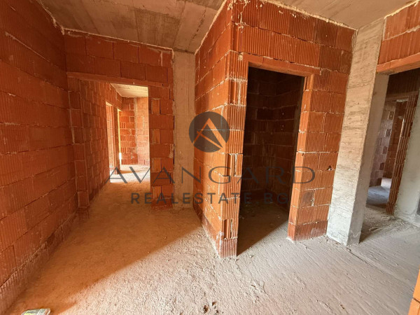 ТРИСТАЕН С ДВЕ ПАРКОМЕСТА В ЦЕНАТА