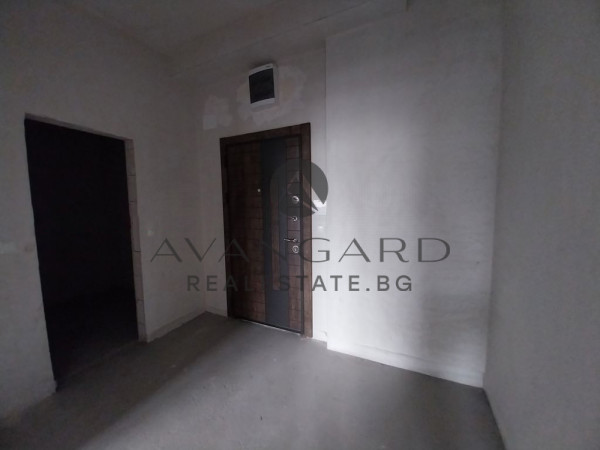 АКТ 16! Тристаен апартамент С 34 кв.м. ХОЛ / Младежки Хълм