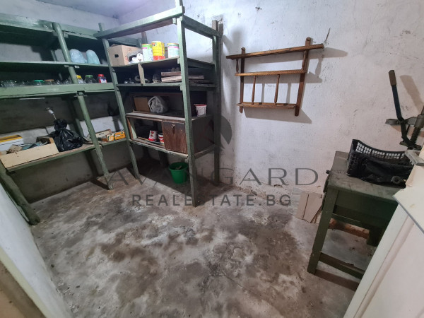 Floor of a House with yard and garage / Smirnenski