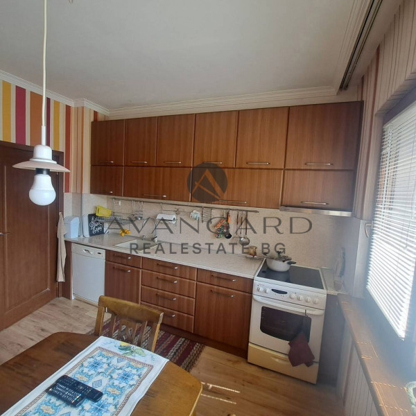 All -furnished two -bedroom apartment