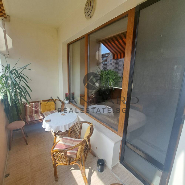 All -furnished two -bedroom apartment