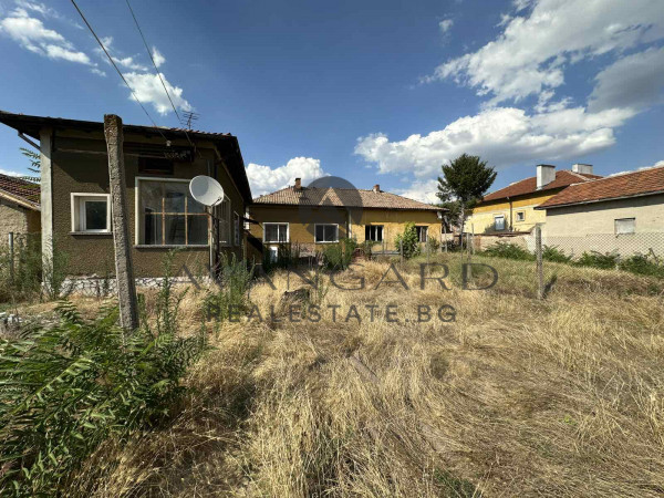 HOUSE WITH COURTYARD KRUMOVO