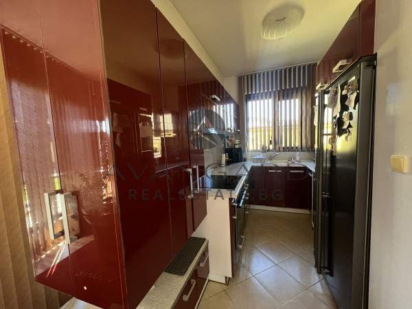 САМОСТОЯТЕЛНА ЛУКСОЗНА КЪЩА С ДВОР  В ОСТРОМИЛА !!!