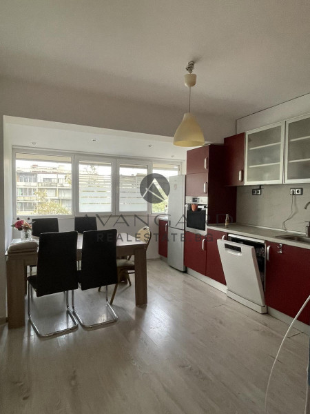 Furnished three bedroom in Kamenitsa 1