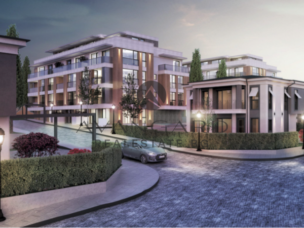 ПРОСТОРНА КЪЩА МАРКОВО С ПАРКОМЕСТА И ДВОР