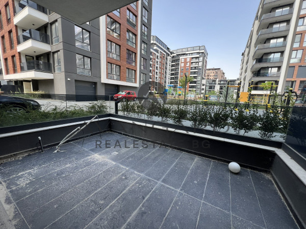 One -bedroom apartment with porch on Raya Street