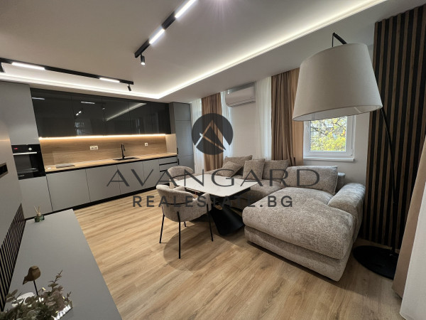 ЛУКСОЗЕН ТРИСТАЕН С ПАРКОМЯСТО !