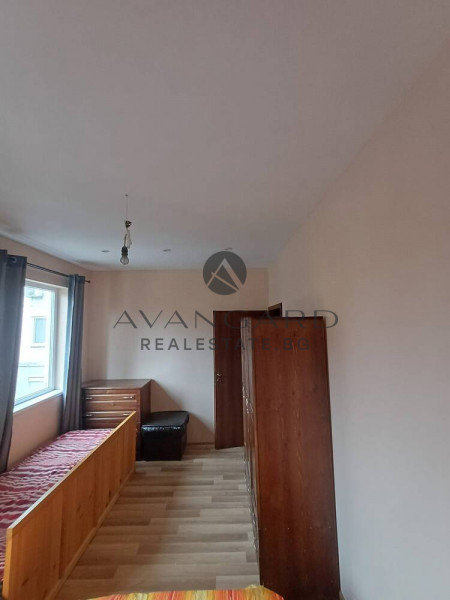 Тристаен училище Елин Пелин